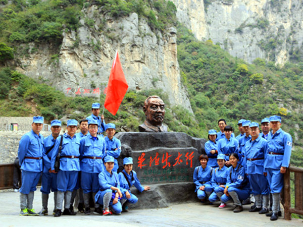 朱德出太行小道.jpg